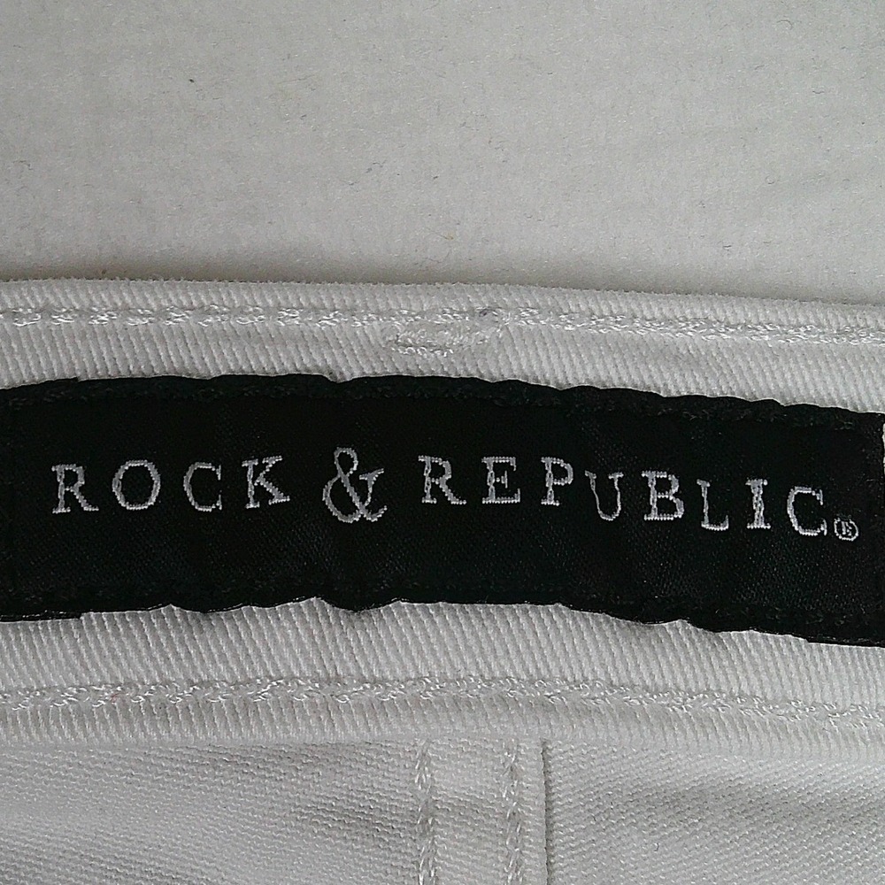 Rock & Republic Womens White Distressed Denim Shorts Size 8 Raw Hem Stretch - Picture 3 of 9